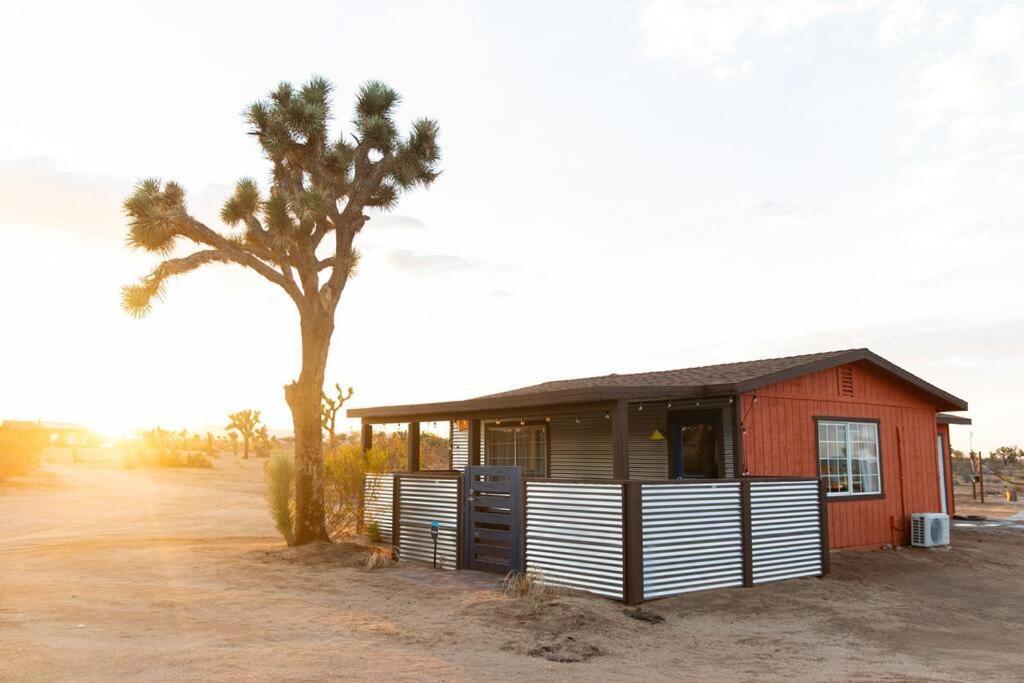 Cryptic Cabin-Tranquil Bohemian Getaway W/Hot Tub Yucca Valley Eksteriør billede
