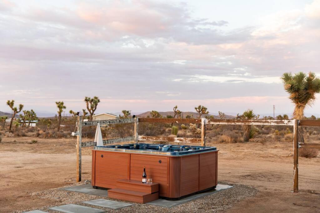 Cryptic Cabin-Tranquil Bohemian Getaway W/Hot Tub Yucca Valley Eksteriør billede