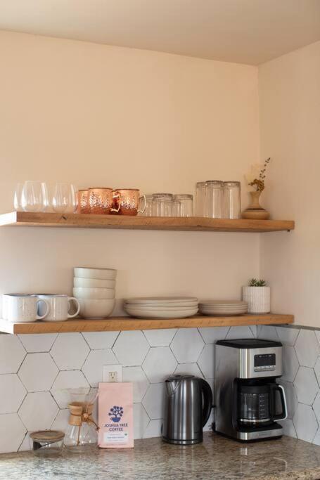 Cryptic Cabin-Tranquil Bohemian Getaway W/Hot Tub Yucca Valley Eksteriør billede