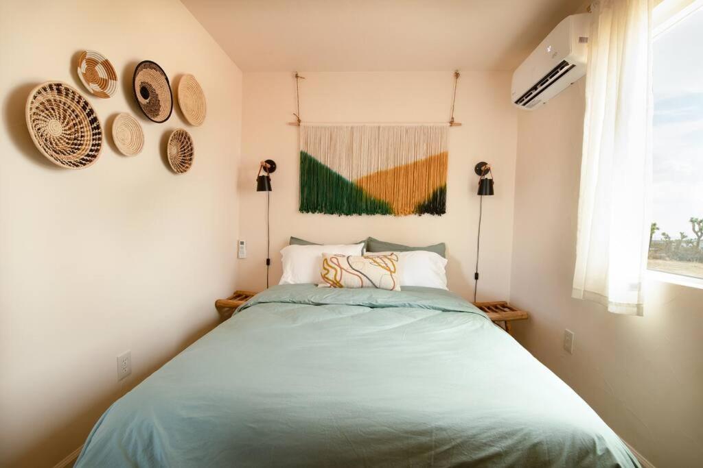 Cryptic Cabin-Tranquil Bohemian Getaway W/Hot Tub Yucca Valley Eksteriør billede