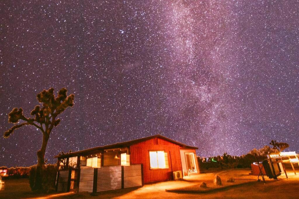 Cryptic Cabin-Tranquil Bohemian Getaway W/Hot Tub Yucca Valley Eksteriør billede