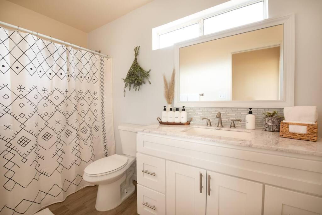 Cryptic Cabin-Tranquil Bohemian Getaway W/Hot Tub Yucca Valley Eksteriør billede