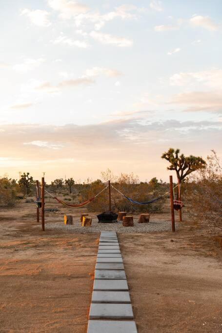 Cryptic Cabin-Tranquil Bohemian Getaway W/Hot Tub Yucca Valley Eksteriør billede